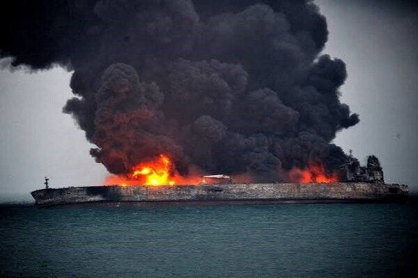 انفجار یک نفتکش در آب‌های عمان 