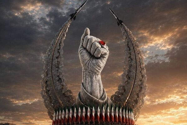 نصب المان «مشت گره‌کرده» در میدان انقلاب پایتخت