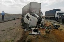 سه کشته در برخورد پژو با تانکر سوخت