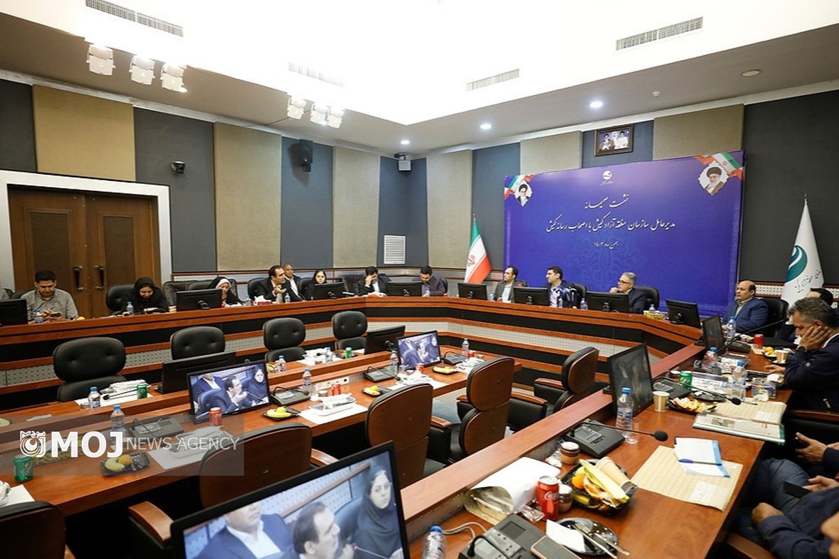 نشست مدیر عامل منطقه آزاد کیش با اصحاب رسانه 