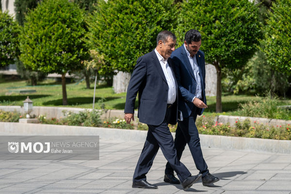 قرار نیست وزرا تغییر کنند