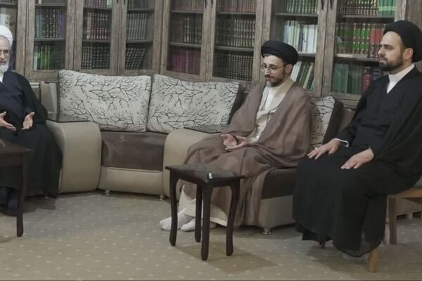 آیت‌الله اعرافی با خانواده وزیر شهید اطلاعات دیدار کرد