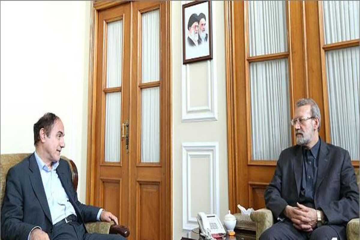 لاریجانی با مدیرعامل و اعضای هیأت مدیره بیمه مرکزی