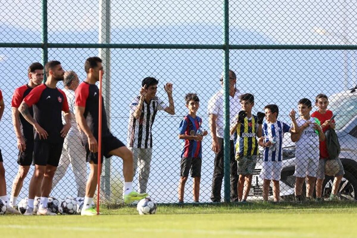 در تمرین پیش فصل پرسپولیس در ترکیه هواداران حضور یافتند