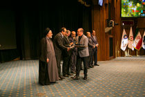 اهدا نشان زرین استقامت ملی در خدمات سرمایه‌گذاری به شرکت پارس‌ آریان