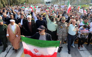 خروش یکپارچه ساکنان و گردشگران کیش علیه تروریسمِ صهیونی - آمریکایی + فیلم 