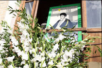 آیین گلباران بیت تاریخی بنیانگذار جمهوری اسلامی ایران در قم