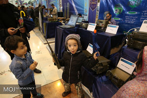 کودکان و نمایشگاه دستاوردهای دفاعی