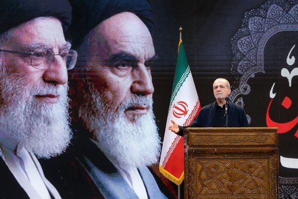 راه و مسیر رهبر شهید انقلاب پرصلابت ادامه می‌یابد