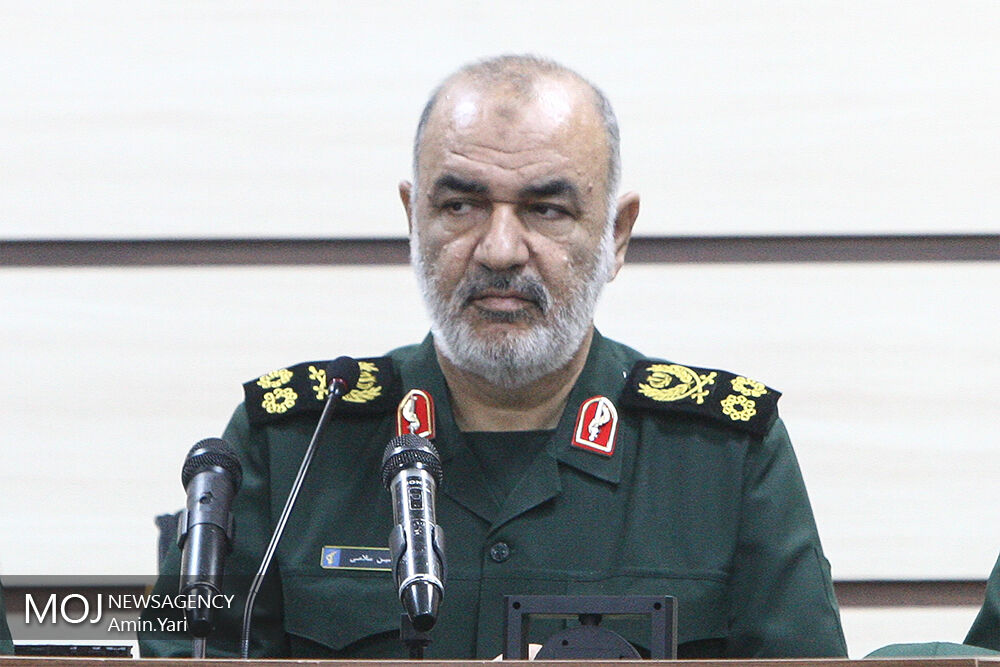 فرمانده کل سپاه درگذشت امیر ترکان را تسلیت گفت