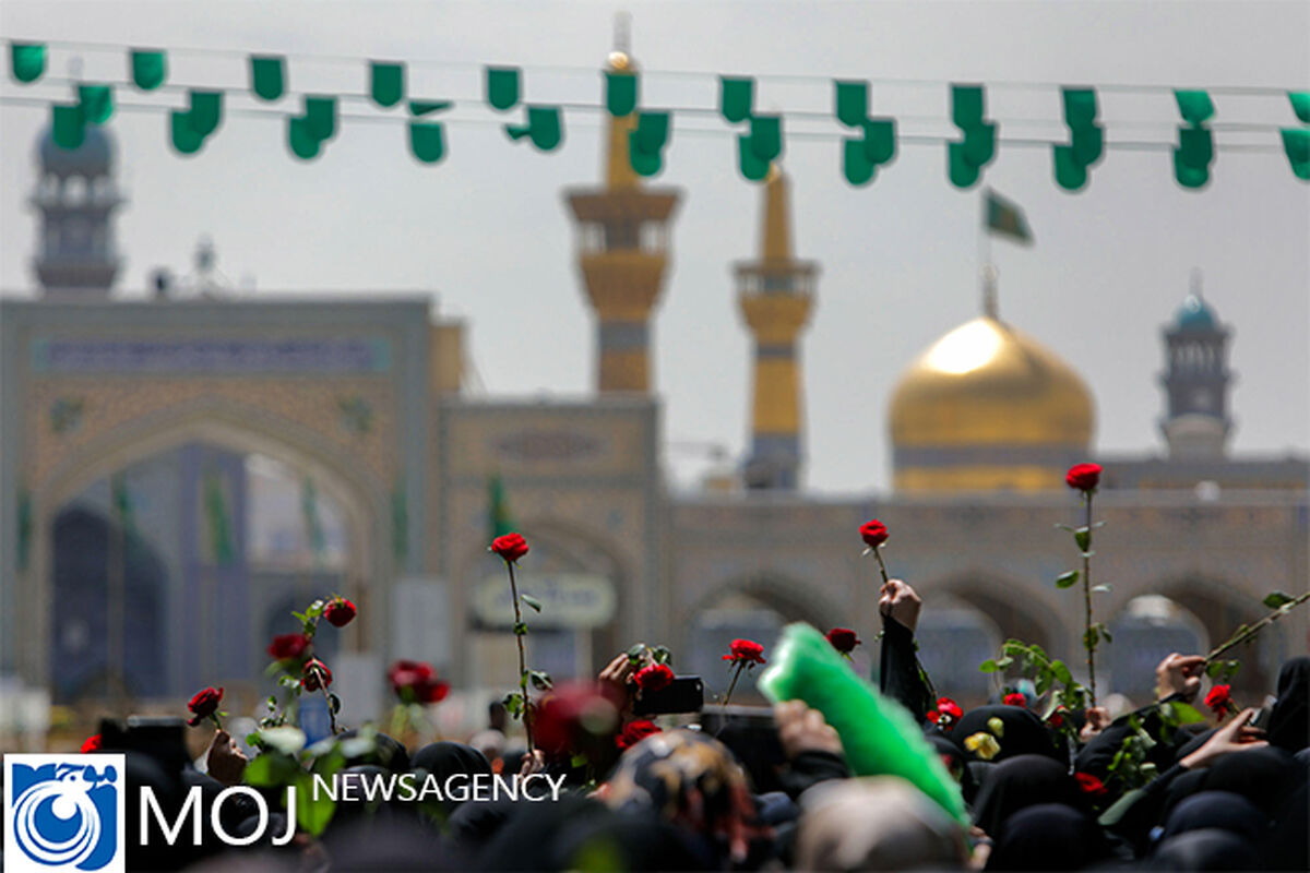 گلباران حرم امام رضا (ع) در روز میلاد حضرت معصومه (س)
