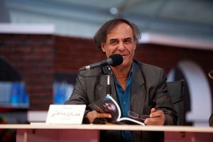 تئاترکاران ماباید کارهای حرفه ای ودرسطح بین المللی ارائه کنند