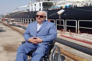 سفارش ساخت و تعمیر کشتى به کشورهاى خارجى یک خیانت است