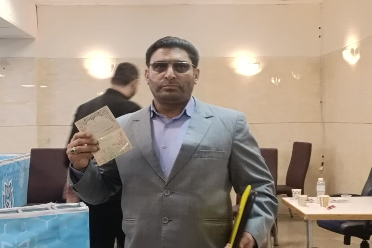 علی آذری 