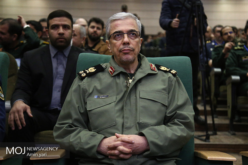سرلشکر باقری وارد پکن شد