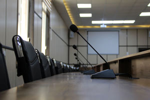 صامع پیشرو در تولید سیستم کنفرانس ایرانی و تجهیز سالن‌های هوشمند