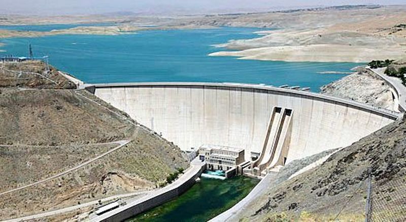 دریچههای سد زایندهرود بازگشایی شد/آب تا 48 ساعت آینده به شهر اصفهان می رسد