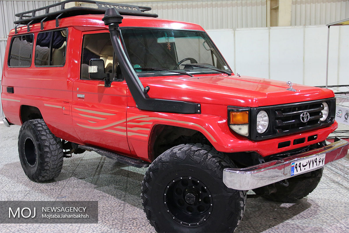 نمایشگاه خودروهای کلاسیک وآفرود در اصفهان