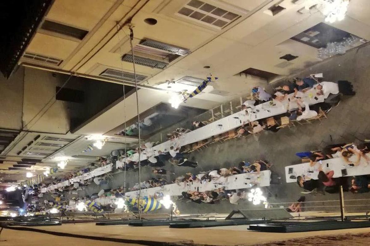 غذا خوردن ایتالیایی ها کنار هم دیگه