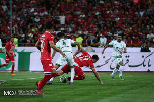 نتیجه بازی ماشین سازی و پرسپولیس/ صعود پرسپولیس به یک هشتم در دقیقه 100