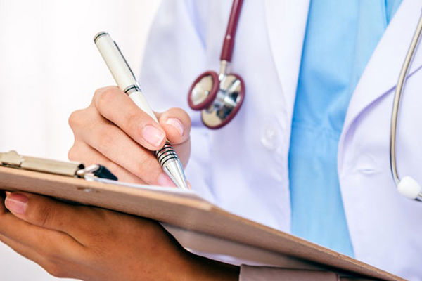 کم‌اظهاری ظرفیت پزشکی در کنکور 1404 تخلف آشکار وزارت بهداشت است