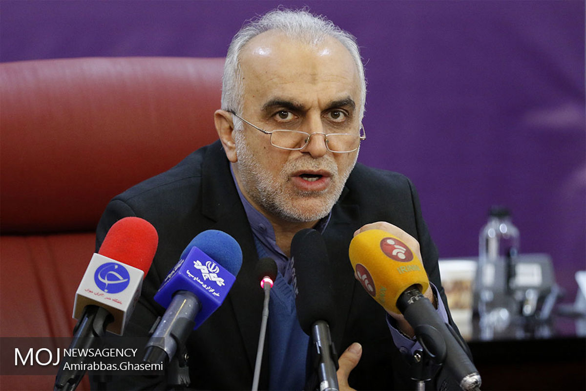 نشست هم اندیشی اقتصاد دانان جوان با وزیر اقتصاد/فرهاد دژپسند