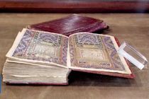 از کتابت قرآن توسط دختر فتعلی شاه قاجار رو‌نمایی شد + فیلم