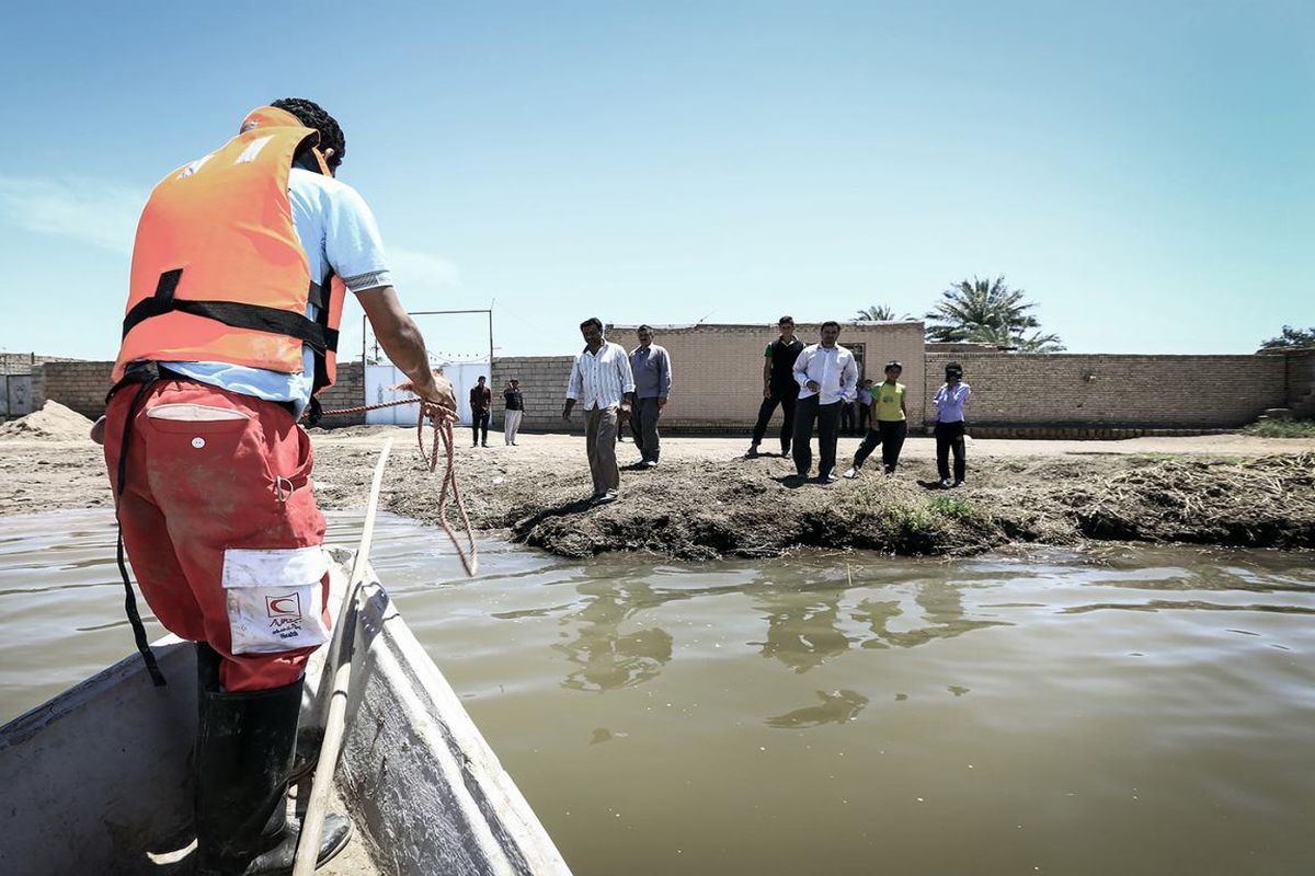 امداد به سیل زدگان