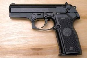 کشف2 قبضه اسلحه جنگی در اصفهان / دستگیری 2 نفر توسط نیروی انتظامی