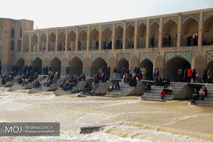 شوق زندگی دوباره در کنار زاینده رود