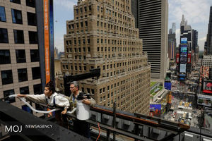 پاکسازی میدان تایمز نیویورک از زنبورها‎