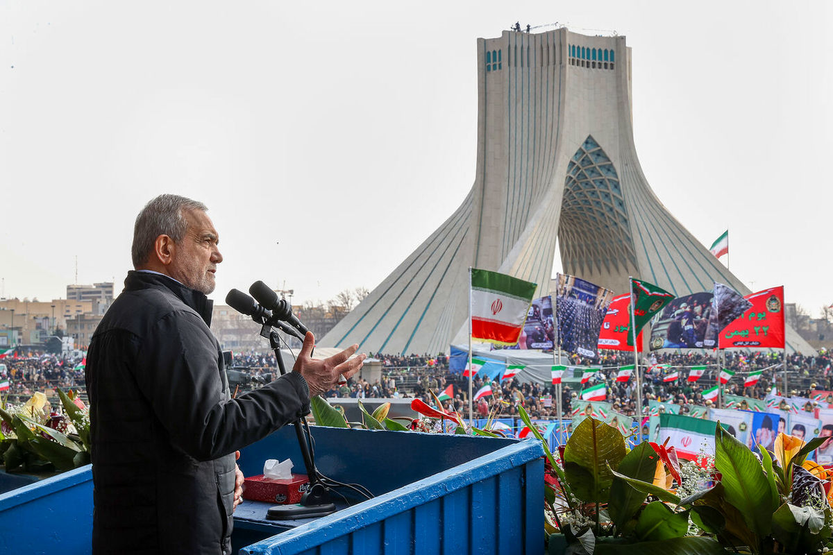 آمریکا و کشورهای اروپایی همواره تلاش کردند انقلاب ایران را زمین‌گیر کنند + فیلم