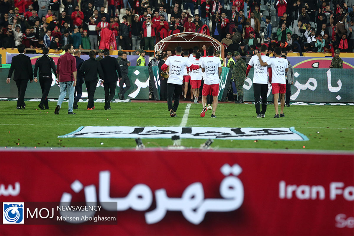 اهدای جام قهرمانی سوپر جام فوتبال به پرسپولیس