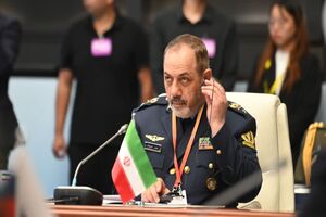 چین درباره بازدید وزیر دفاع ایران از ناوشکن پیشرفته «کایفنگ» روایت کرد