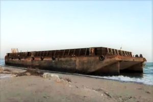 بارج 5 هزار تنی در بندر لنگه به گل نشست/مالک عراقی پاسخ‌گوی تلفن نیست