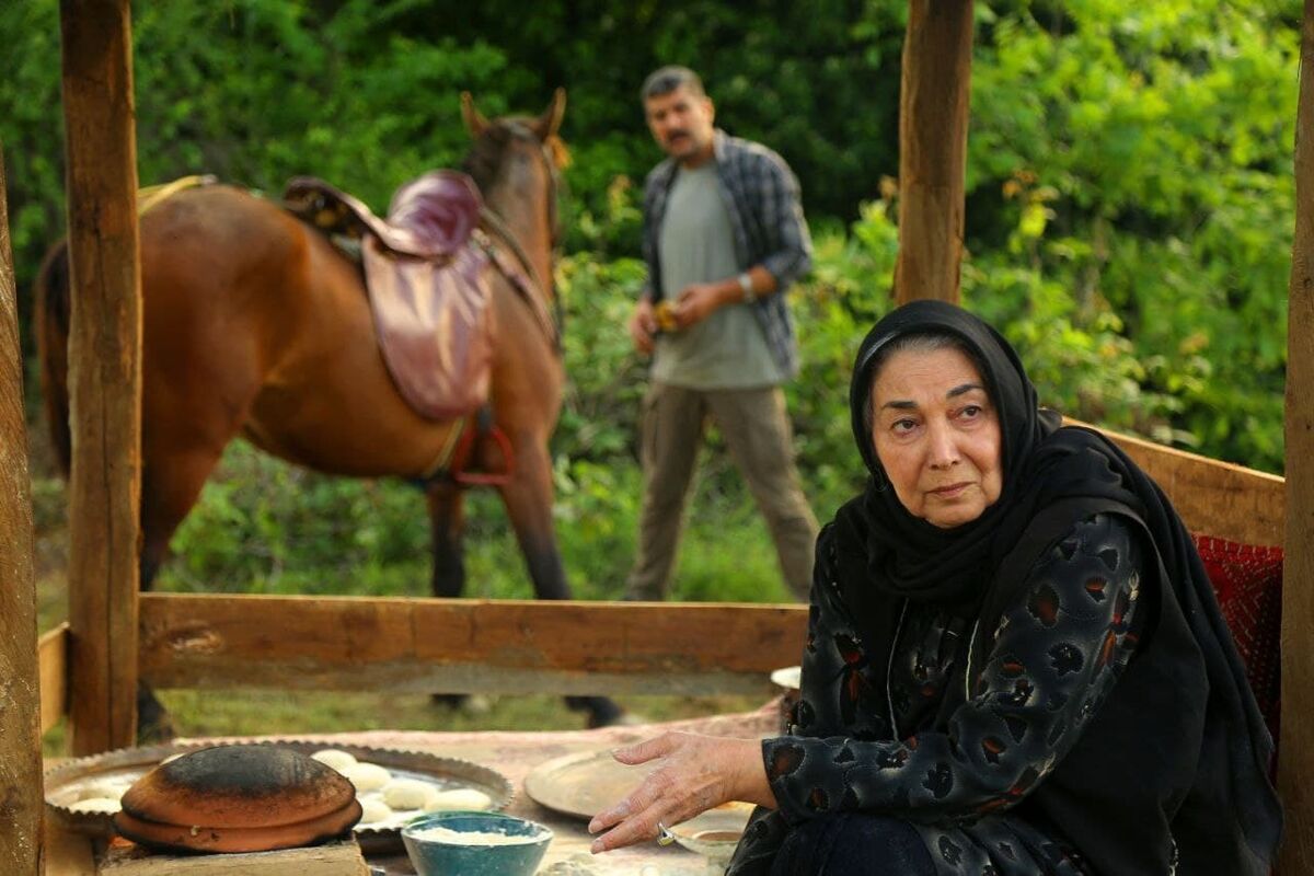 سریال در کنار پروانه‌ها