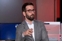 جدال دیدنی دکتر حسن احمدیان، استاد دانشگاه ایرانی با تیم کونستانتین، معاون سردبیر روزنامه واشنگتن‌تایمز + فیلم