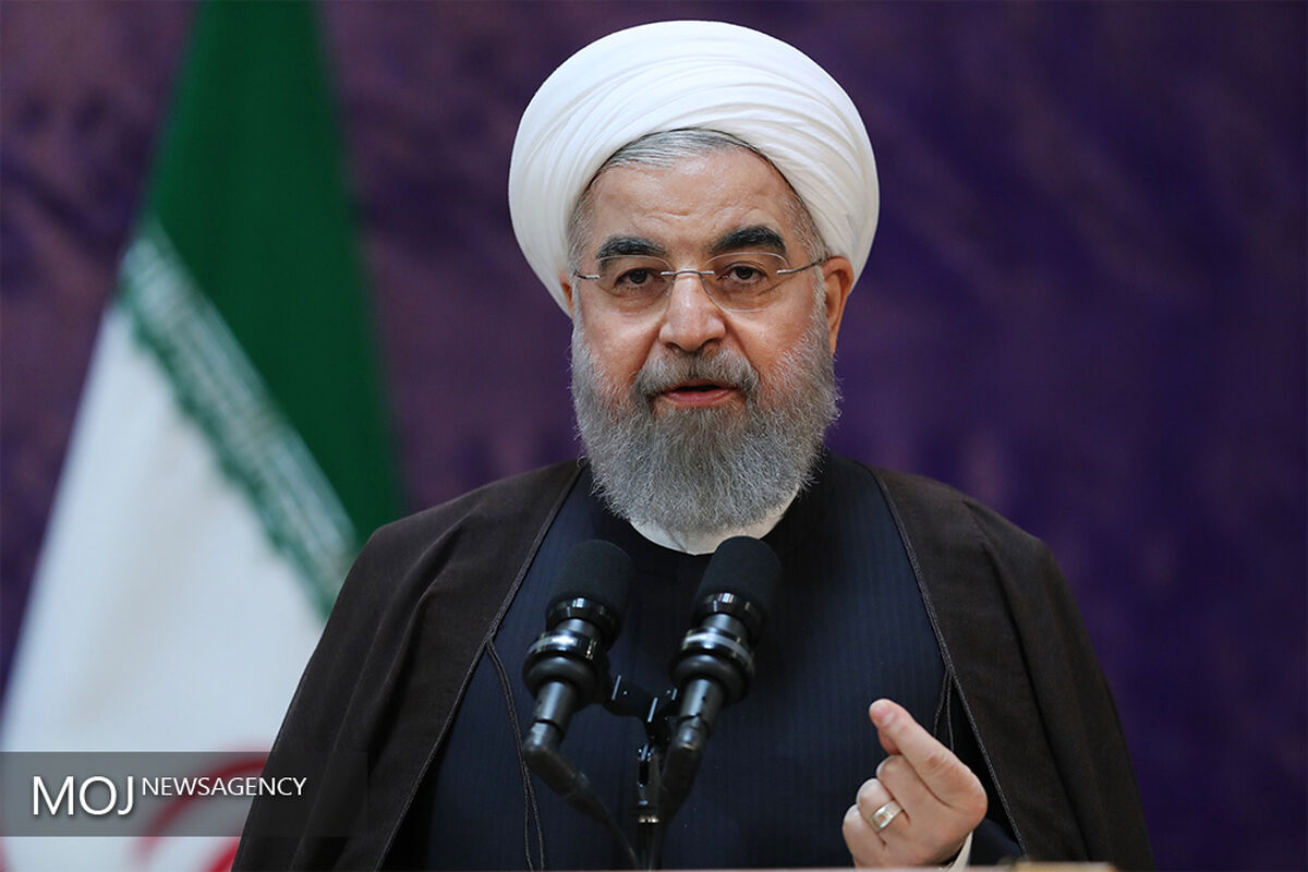 ضیافت افطار جمعی از جوانان با رییس جمهور