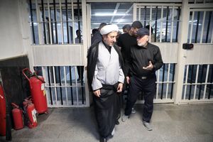 معاون اول قوه قضاییه از روند انتقال و اسکان زندانیان اوین در ندامتگاه تهران بازدید کرد