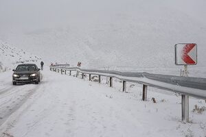 محور اصفهان - کاشان لغزنده است/ تردد فقط با زنجیر چرخ