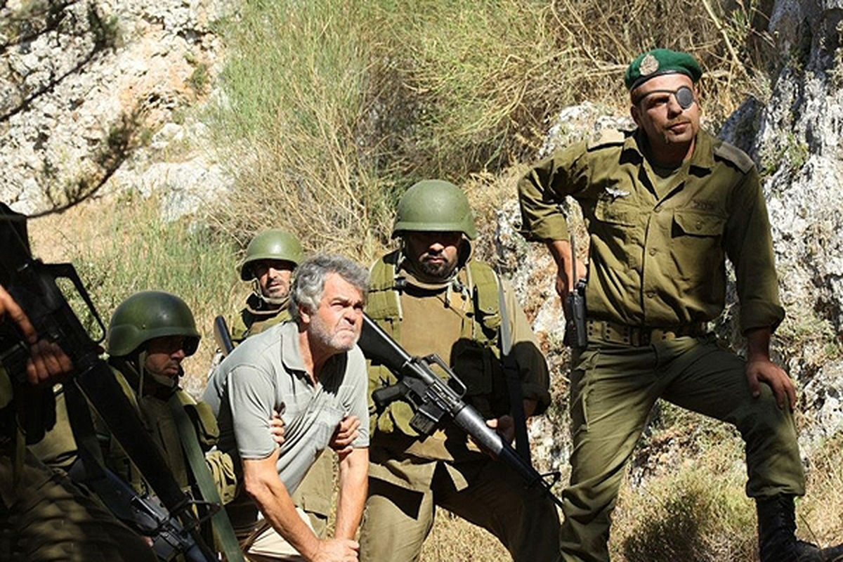 فیلم سینمایی نزدیک تر از رگ اثر مسعود اطیابی