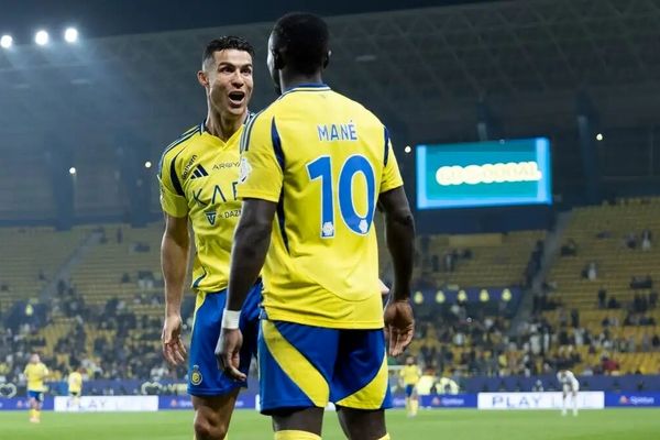 جشن رونالدو برای قهرمانی مانه در جام ملت‌های آفریقا