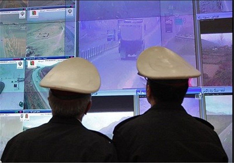 پلیس از طریق دوربینهای ترافیکی بر رانندگان نظارت میکند
