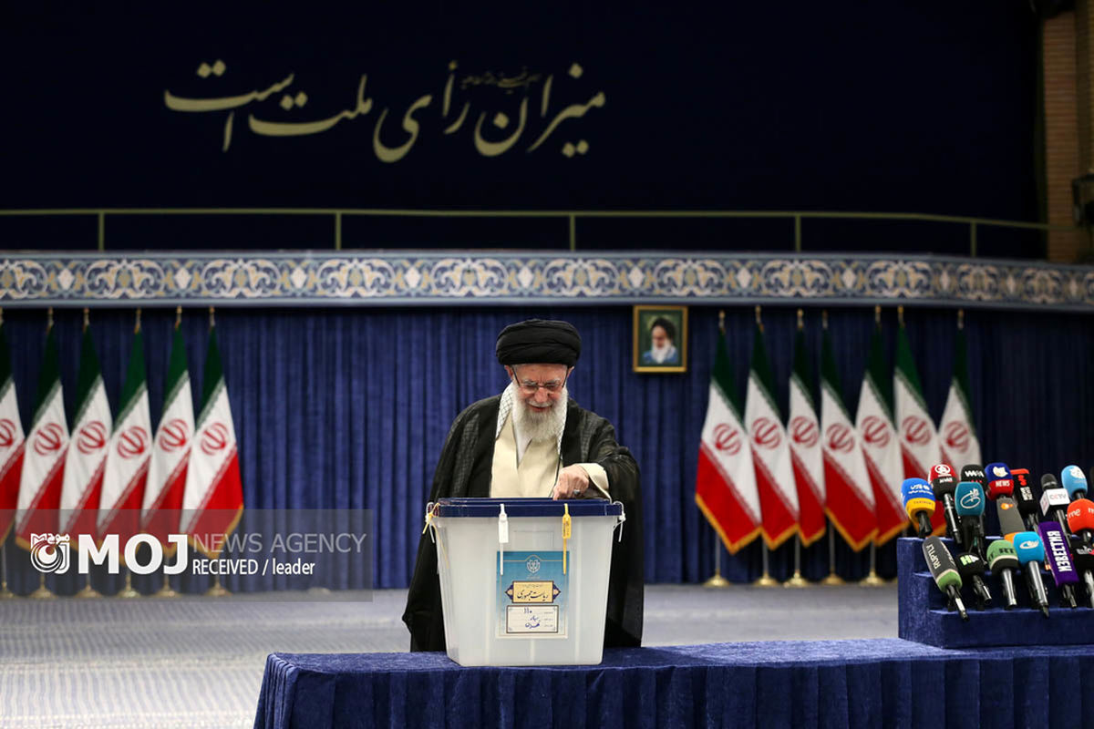 حضور رهبر معظم انقلاب در چهاردهمین دوره انتخابات ریاست جمهوری