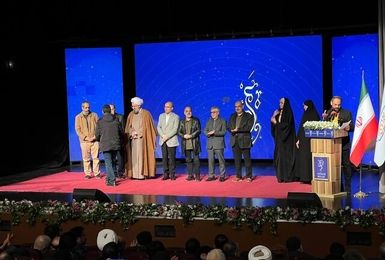 نشان «معروف» به داریوش ارجمند اهدا شد