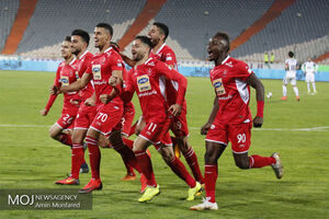 دیدار تیم های فوتبال پرسپولیس و پیکان