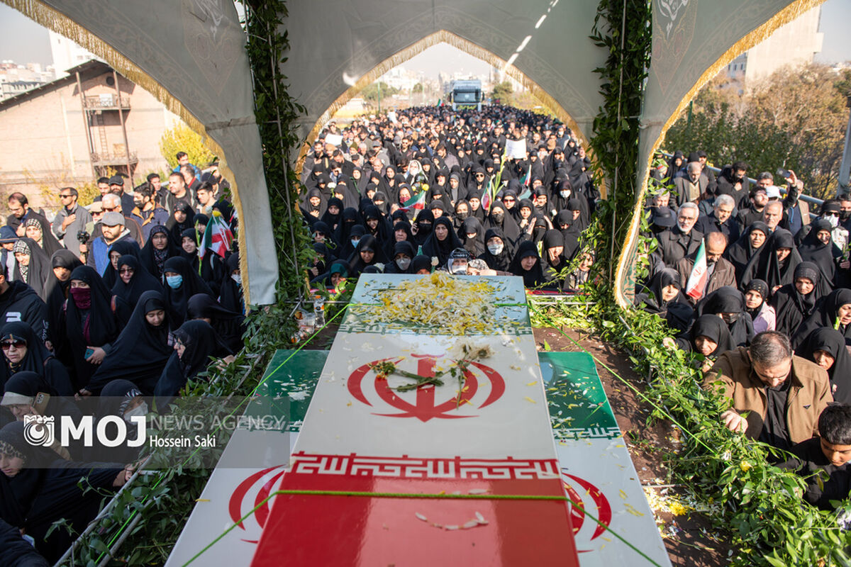 مراسم تشییع پیکر مطهر ۱۰۰ شهید گمنام در تهران