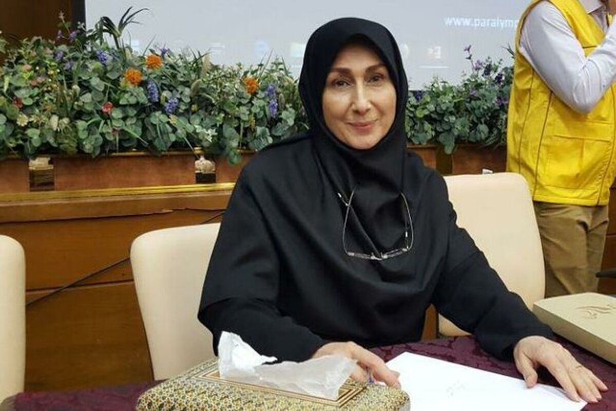 سیما لیموچی رئیس کمیته جهانی پاراتنیس روی میز شد