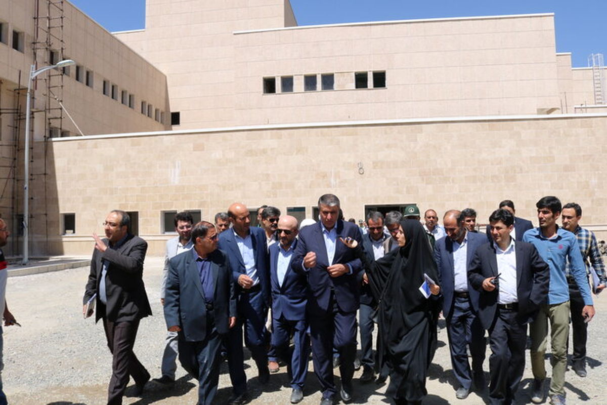 وزیر راه و شهرسازی در همدان