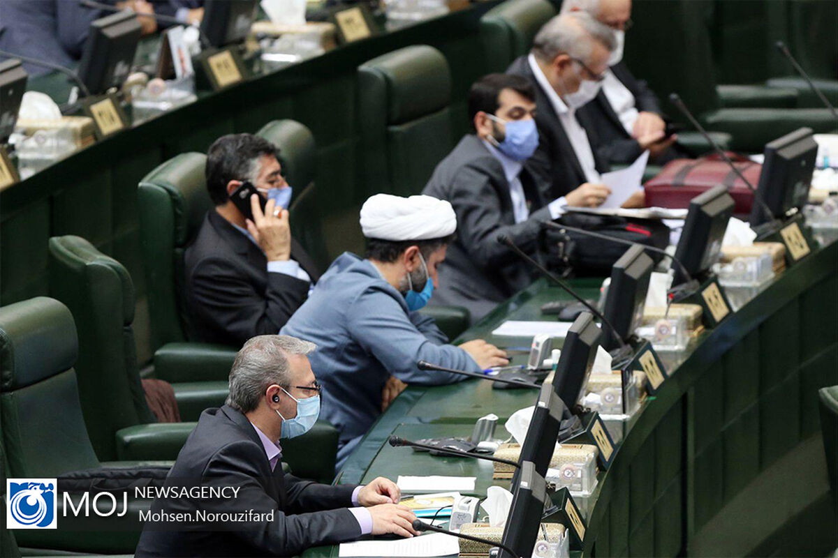 صحن علنی مجلس شورای اسلامی با حضور فرمانده کل ارتش